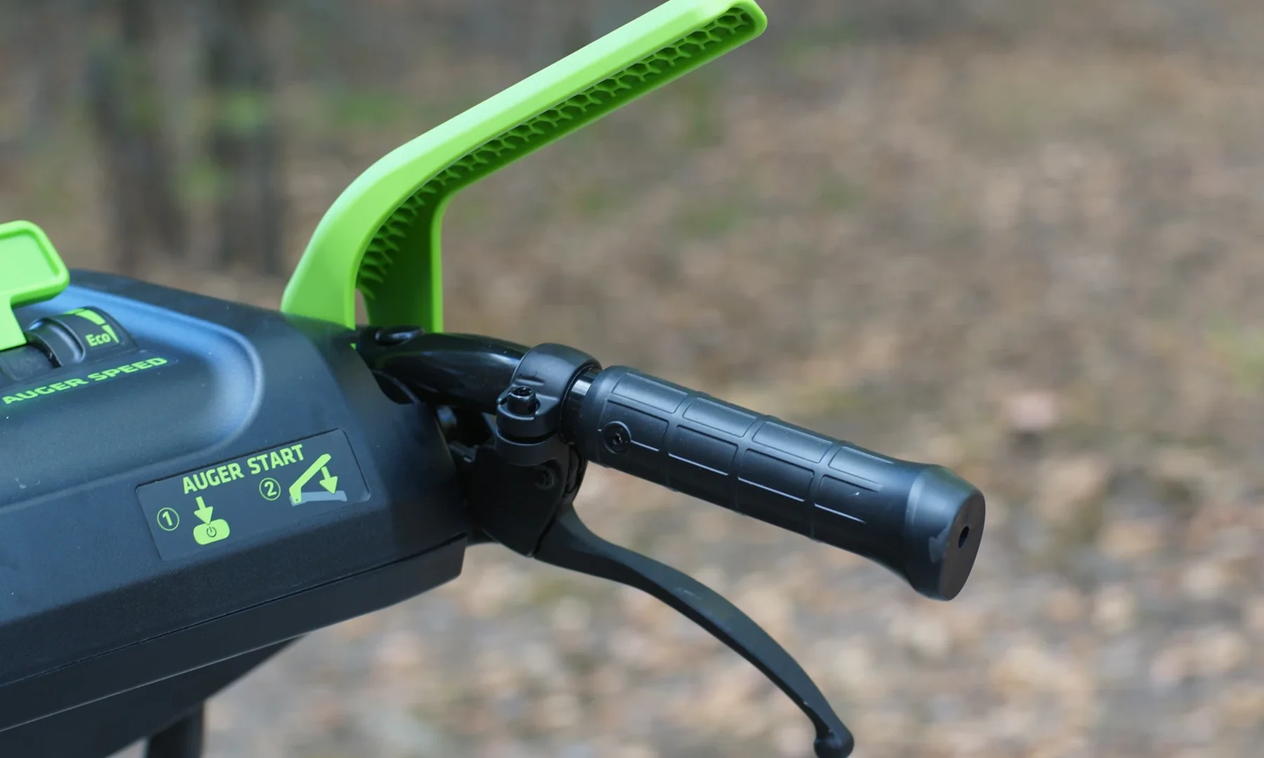 Снегоуборщик аккумуляторный Greenworks GD82ST56, 82V, 61 см, самоходный, бесщеточный, без АКБ и ЗУ (2602807)