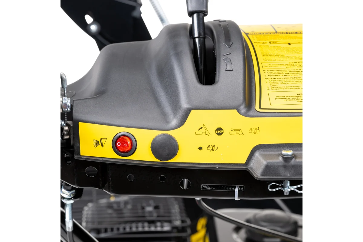 Снегоуборщик бензиновый самоходный CHAMPION ST762E